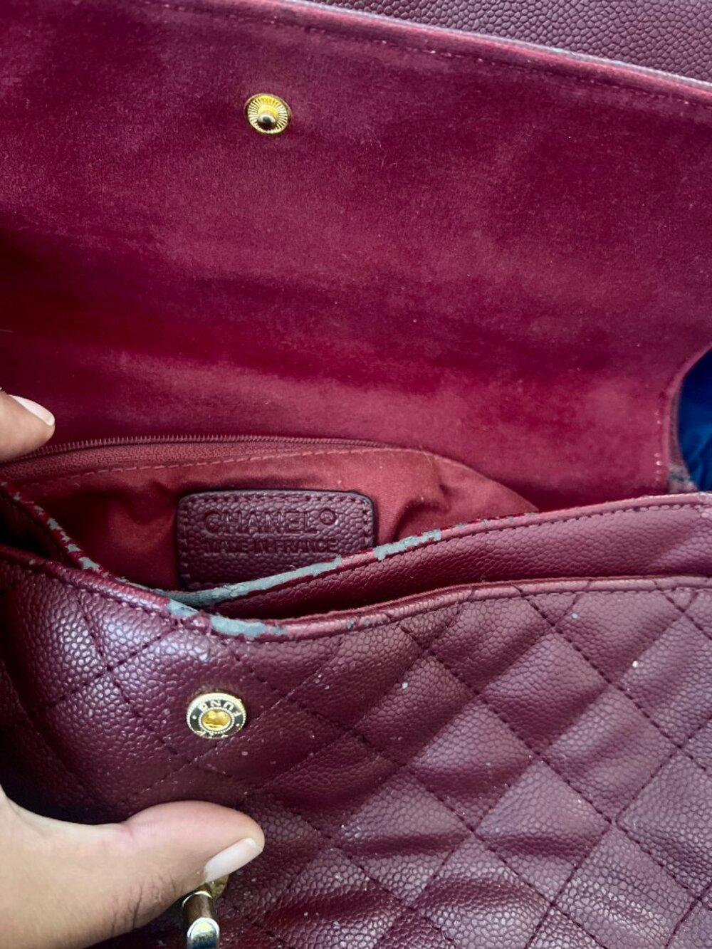 Vintage Chanel large burgundy handbag (some wear and tear) - Picture 3 of 3